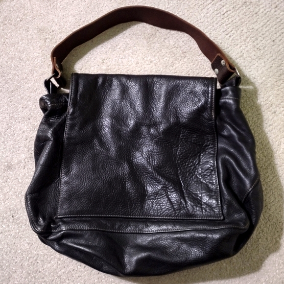 Tylie Malibu Soft Leather Shoulder Bag - Picture 2 of 6